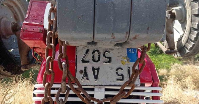 Burdur’da devrilen traktörün altında kalan 1 kişi ağır yaralandı