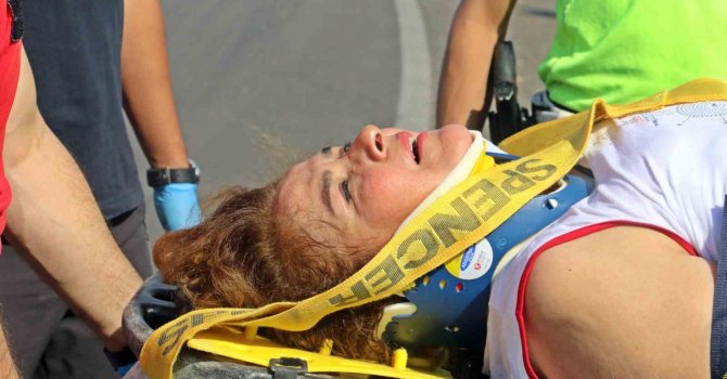 Virajı alamayan otomobil takla atıp uçuruma yuvarlandı, sıkışan araçtan çıkartılan kadın acı içinde kıvrandı