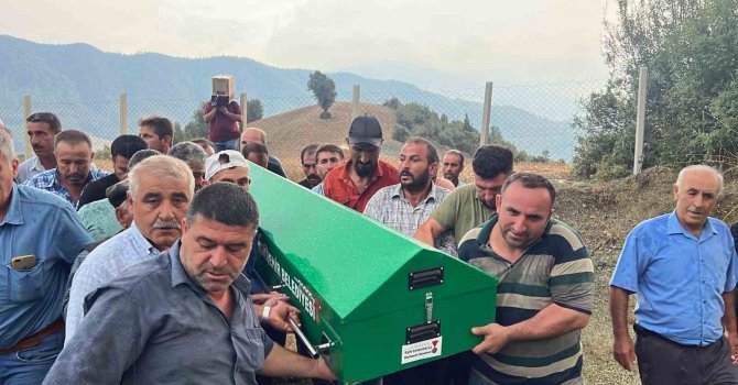 Yakınının cenazesine katılmıştı: Kamyon kazasında ölen adam toprağa verildi