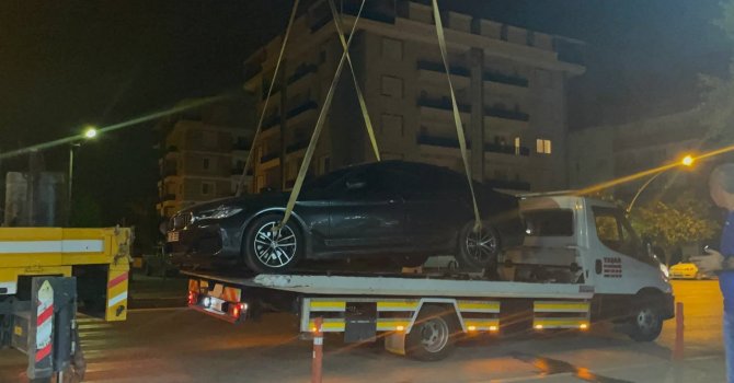 Hatalı park yapılan otomobilden ruhsatsız silah çıktı