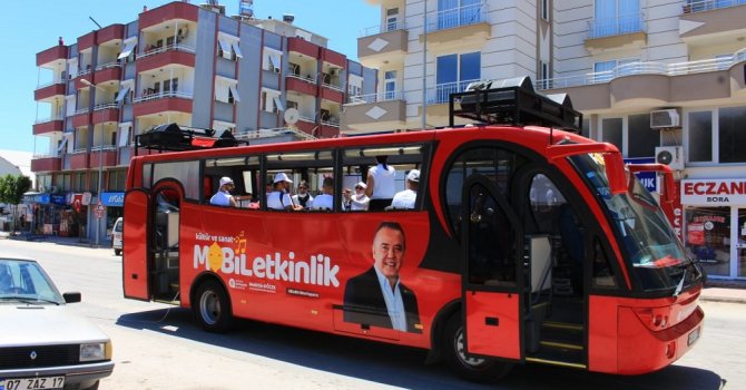 Bayram Büyükşehir’in mobil konserleriyle şenlendi