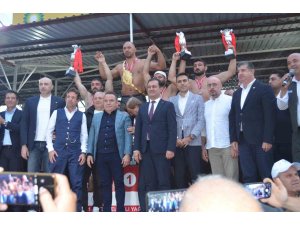 671. Tarihi Elmalı Yağlı Güreşleri’nde başpehlivan Ali Gürbüz