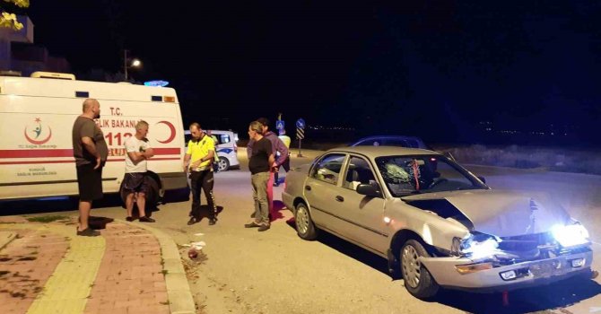 Kontrolden çıkan otomobil park halindeki ticari araca çarptı: 1 yaralı