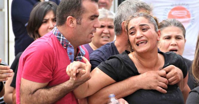 Antalya’da 3 genç için gözyaşları sel oldu, aile kapatılan yola tepki gösterdi