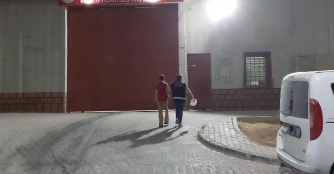 Otomobilden hırsızlık yapan şüpheli tutuklandı