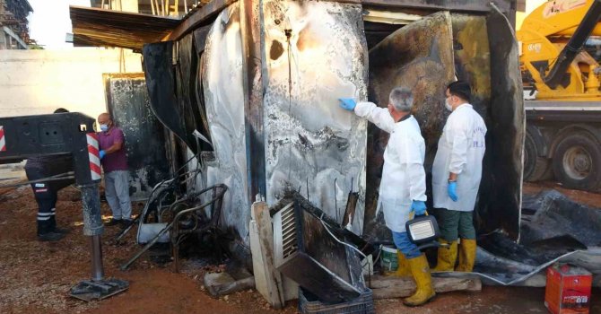 Yanan konteynerdeki vinç operatörü feci şekilde can verdi