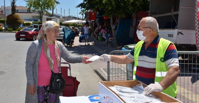 Büyükşehir Alanya’da maske dağıttı