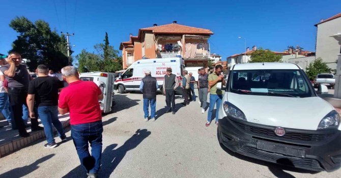 Kavşağa ters şeritten giren otomobil kazaya sebep oldu: 1 yaralı