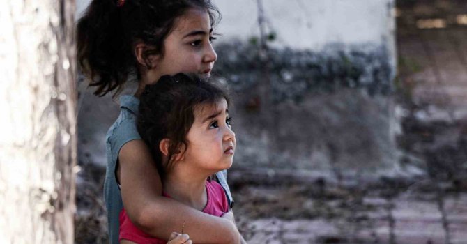 Otların tutuşmasıyla başlayan yangın, evlere yönelince büyük korku yaşandı