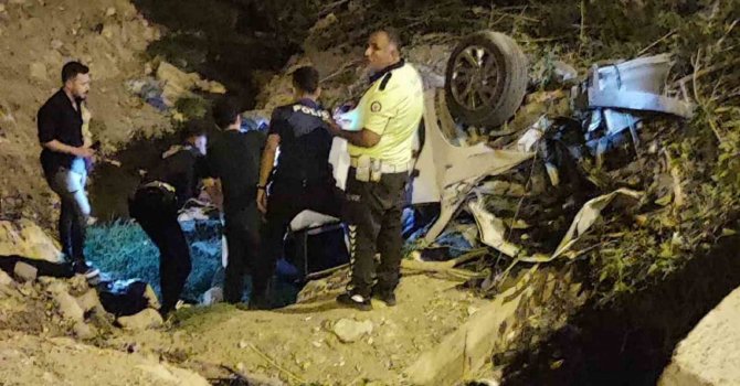 Menfeze uçan otomobilin sürücüsü hayatını kaybetti