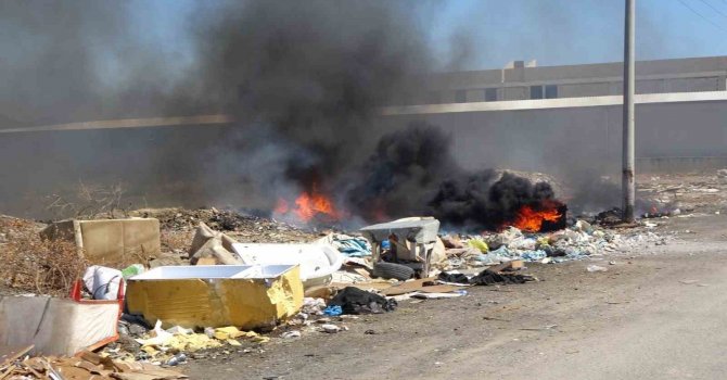 Sanayi sitesinde hurdalık yangını esnafı isyan ettirdi