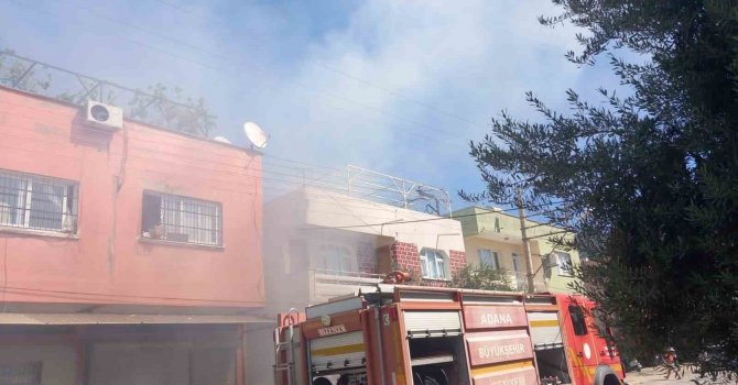 Kozan’da ikamet yangını