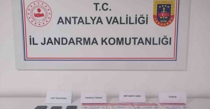 650 gram metamfetamin, 13 gram esrar ele geçirildi