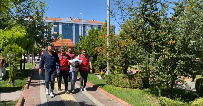 Kendilerini ’polis’ olarak tanıtıp 1 milyon 758 bin lira dolandıran 4 şahıs tutuklandı