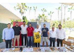 Başkan Seçer, MSK Erkek Basketbol Takımı oyuncuları ile bir araya geldi