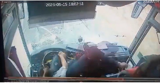 Antalya’da 1 kişinin öldüğü, 5 kişinin yaralandığı kaza kamerada