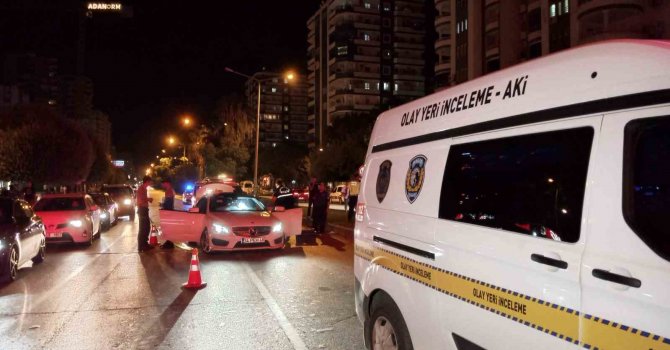 Lüks otomobil çalıp polise ateş ettiler, kaçarken kıskıvrak yakalandılar