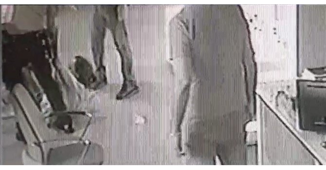 Alanya’da polisten kaçan şüpheliler aracın lastiğine ateş edilerek durdurulabildi