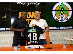 Alanyaspor, Pione Sisto ile 2 yıllık sözleşme imzaladı