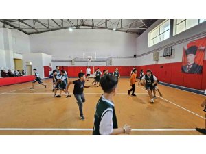 Sinan Güler ve Muratcan Güler’den Adana’daki öğrencilere basketbol kursu