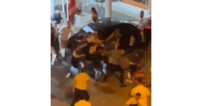 Düğünde kavga sokağa taştı