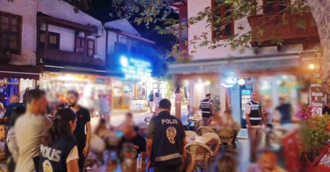 Antalya’da 101 ekip, 423 polisle ‘Huzur Antalya-12’ uygulaması