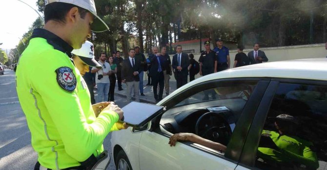 Vali Öksüz “Güvenli Eğitim” projesi çerçevesinde polis uygulamalarını denetledi