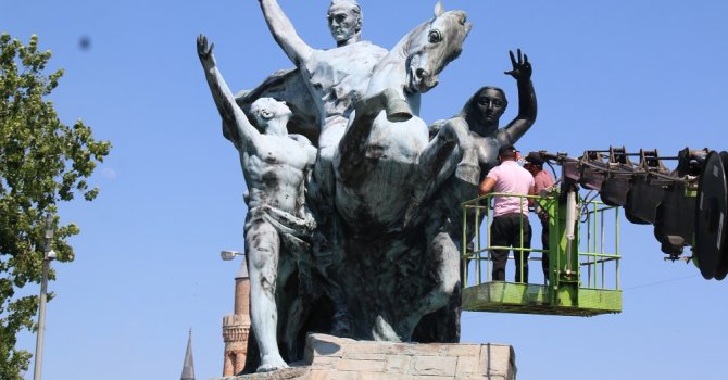 Ulusal Yükseliş Anıtı bakımda