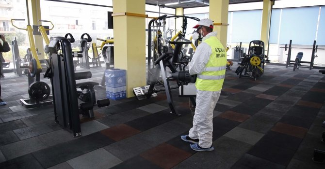 Döşemealtı'nda yeniden açılan iş yerleri dezenfekte edildi