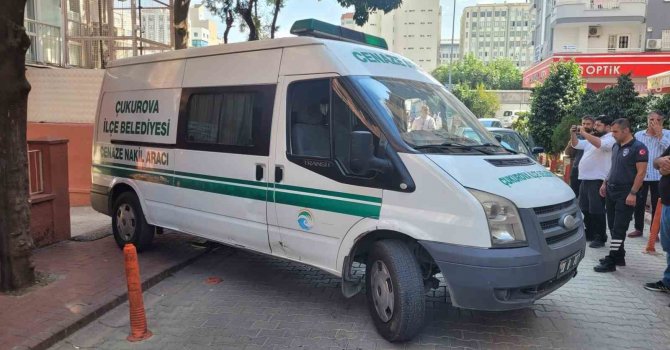 Evinde ölü bulundu