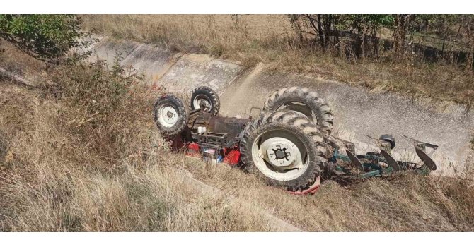 Traktör dere yatağına yuvarlandı: 1 ölü