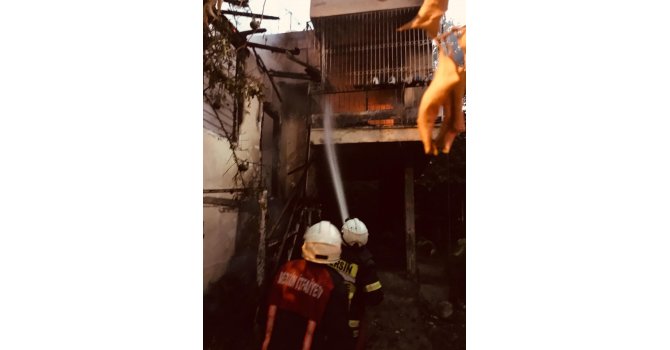 Tarsus’ta ev yangını