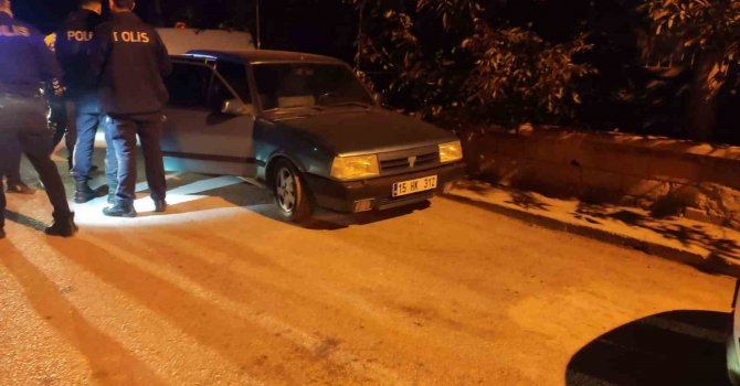 Dur ihtarına uymayıp polisleri peşine taktı, aracı terk edip kaçsa da cezadan kurtulamadı