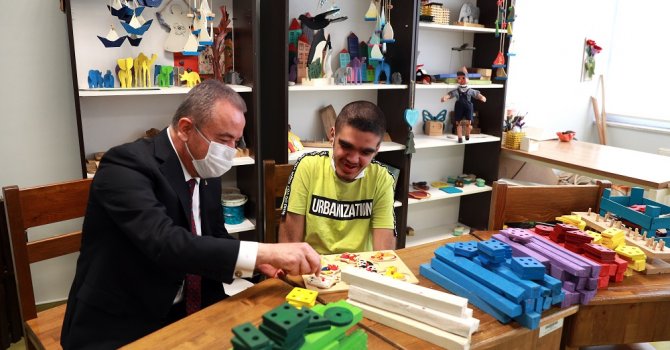 Başkan Böcek özel öğrencilerle buluştu