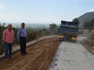 Finike Asarönü-Alacadağ grup yolu asfaltlanıyor