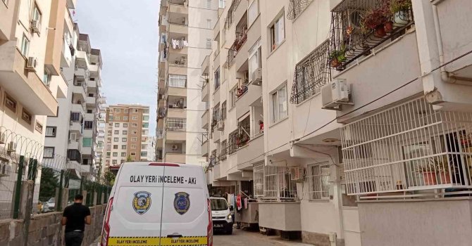 Araba tartışması nedeniyle emekli astsubay çocuklarının yanında karısını öldürdü