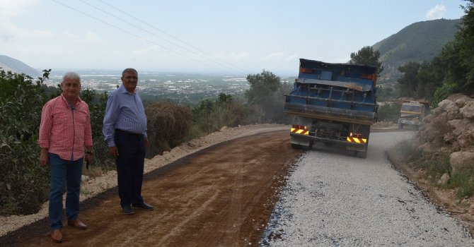 Finike Asarönü-Alacadağ grup yolu asfaltlanıyor