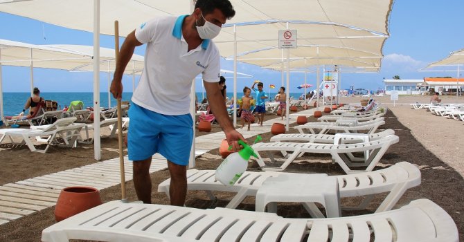 Ekdağ Lara Plajı’nda tedbirli deniz keyfi