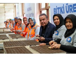 Başkan Böcek’ten personeline 100. Yıl ikramiyesi