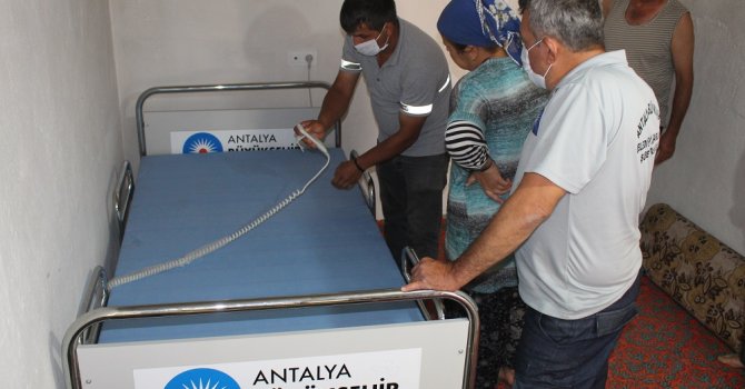 Büyükşehir’den Finike’de 3 kişiye hasta yatağı