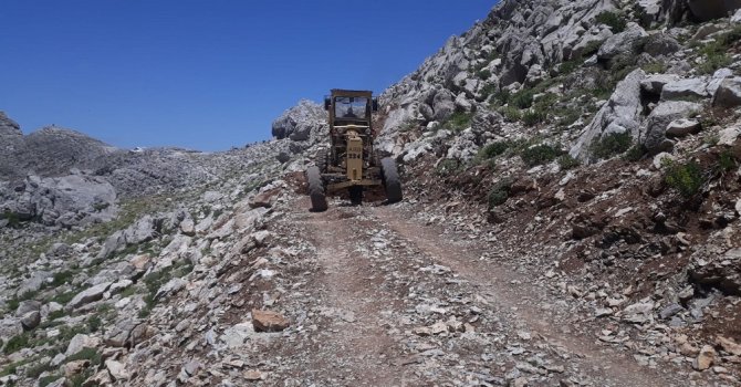 Büyükşehir Akseki’de göçerlerin yolunu yaptı