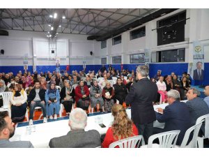 Başkan Kocaispir mahalle sakinlerini dinliyor