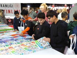13. Antalya Kitap Fuarı’na  öğrencilerden yoğun ilgi