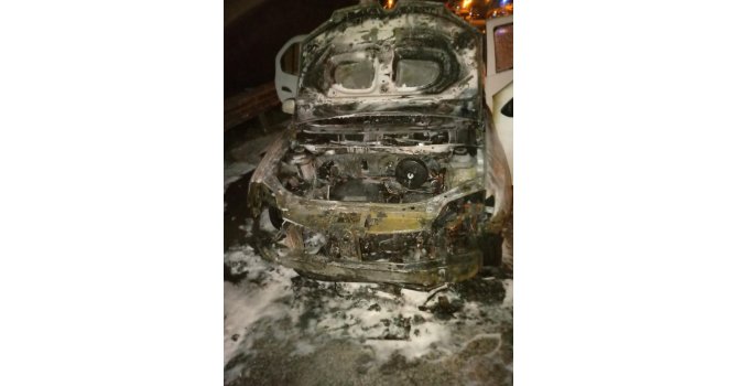 Hatay’da bir araç yanarak kullanılamaz hale geldi