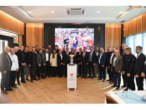 Kahramanmaraş’ta İstiklal Sporun şampiyonluk kupası