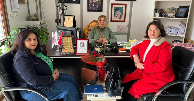 SİBEL GEZEN SAHAYA İNDİ