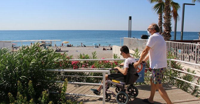 Engelsiz Plaj sezonu açtı