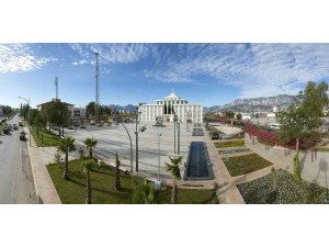 Döşemealtı Kent Meydanı’nın ismi Cumhuriyet Meydanı olarak değişti