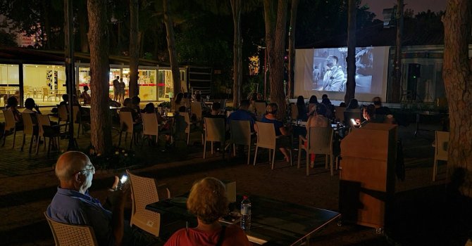 Yıldızların altında sinema