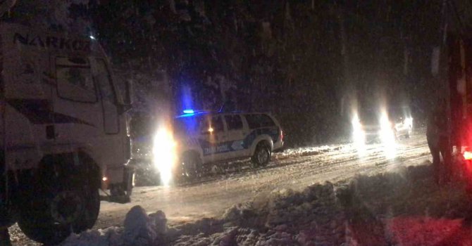 Antalya-Konya karayolunda kar sebebiyle ağır tonajlı araçların geçişine izin verilmiyor